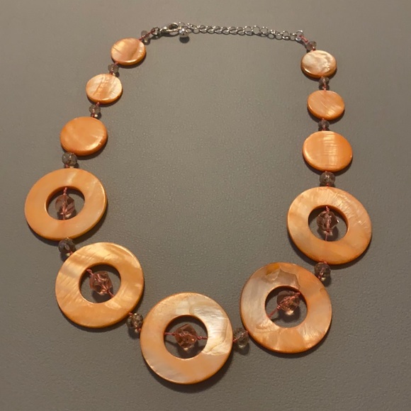 Coral statement necklace - Picture 2 of 3